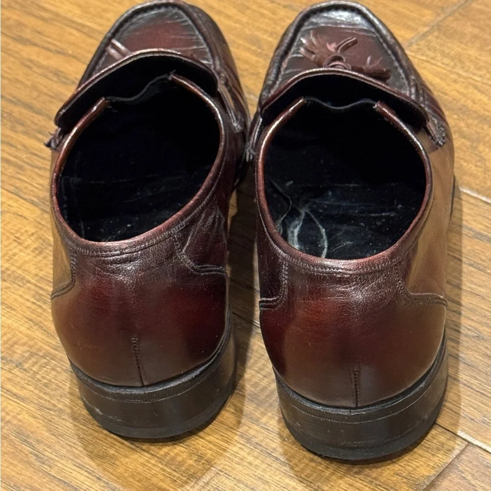Florsheim~Tasseled Loafers~Size 8 1/2 D~Mens Black Cherry~Leather~Pre-Owned~ERC